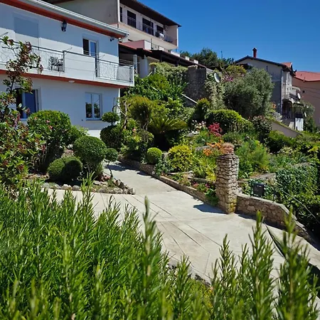 Seaview Tajm Garden & Private Parking Opatija